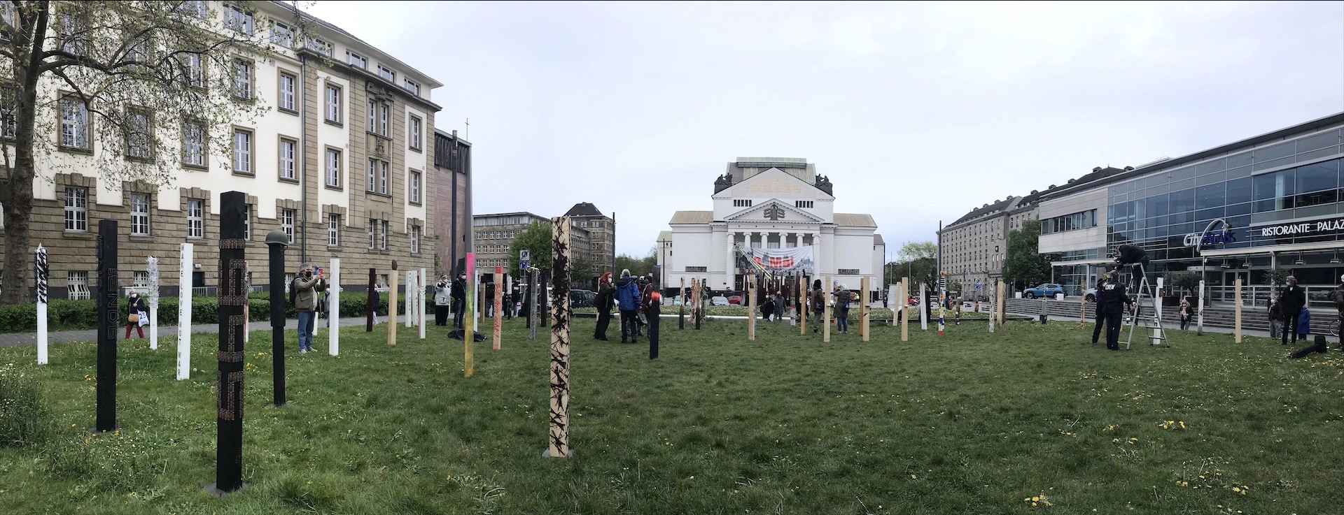 Kunstaktion Stelenfeld Duisburg 2021